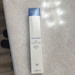 Nu Skin Tru Face Line Corrector - Peptide Refining Gel (White & Blue)